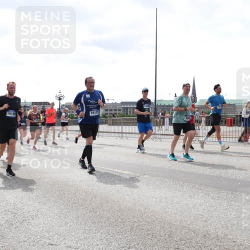 29.06.2025 - hella hamburg halbmarathon Lena Gebhardt http://msf.ph/oto/8424081 29.06.2025 10:43:13 Lombardsbrücke 5967, 15246, 149, 10180, 2971, 19115, 18898, 8991, 1149, 1155, 1467, 1656, 1788, 1816, 1878, 1964, 2103, 2158, 2267, 2361, 2450, 2509, 2971, 3074, 3238, 3283, 3329, 3378, 3518, 3638, 3764, 4056, 4105, 4177, 4302, 4367, 4385, 4680, 5067, 5268, 5370, 5610, 5720, 5755, 5967, 6012, 6440, 7043, 7461, 7872, 7926, 8135, 8161, 8184, 8408, 8435, 8795, 8991, 9072, 9304, 9378, 9639, 9641, 9644, 9976, 10008, 10180, 11142, 11710, 12151, 13049 meine-sportfotos.de