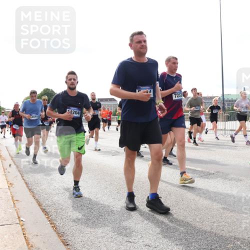 29.06.2025 - hella hamburg halbmarathon Lena Gebhardt http://msf.ph/oto/8424086 29.06.2025 10:19:05 Lombardsbrücke 11602, 8591, 3105, 3204, 7252, 18916, 18217, 1349, 1521, 1718, 1755, 2096, 2311, 2589, 2781, 2802, 2812, 2821, 3026, 3105, 3118, 3529, 3591, 3592, 3631, 4718, 4722, 4802, 4845, 5034, 5049, 5080, 5098, 5178, 5264, 5266, 5323, 5429, 5834, 5910, 6194, 6249, 6413, 6477, 6482, 6542, 6736, 7051, 7121, 7214, 7252, 8575, 8665, 8761, 8778, 8780, 9252, 9270, 9272, 9276, 9549, 9652, 9756, 9757, 10037, 10039, 10124, 10129, 10467, 10502, 10816 meine-sportfotos.de