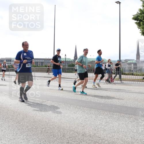 29.06.2025 - hella hamburg halbmarathon Lena Gebhardt http://msf.ph/oto/8424102 29.06.2025 10:43:13 Lombardsbrücke 10180, 2971, 5, 17921, 57, 19115, 167, 5268, 1149, 1155, 1467, 1656, 1788, 1816, 1878, 1964, 2103, 2158, 2267, 2361, 2450, 2509, 2971, 3074, 3238, 3283, 3329, 3378, 3518, 3638, 3764, 4056, 4105, 4177, 4302, 4367, 4385, 4680, 5067, 5268, 5370, 5610, 5720, 5755, 5967, 6012, 6440, 7043, 7461, 7872, 7926, 8135, 8161, 8184, 8408, 8435, 8795, 8991, 9072, 9304, 9378, 9639, 9641, 9644, 9976, 10008, 10180, 11142, 11710, 12151, 13049 meine-sportfotos.de