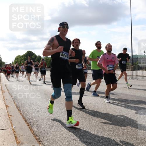 29.06.2025 - hella hamburg halbmarathon Lena Gebhardt http://msf.ph/oto/8424105 29.06.2025 09:52:17 Lombardsbrücke 9348, 9444, 18659, 11062, 4871, 1057, 1139, 1169, 1312, 1353, 1468, 1512, 1569, 1604, 1631, 1763, 3305, 3437, 3618, 3697, 3852, 4565, 4871, 4915, 5011, 5014, 5047, 5129, 5231, 5336, 5690, 5987, 6373, 6550, 6700, 6705, 6711, 6770, 7185, 7432, 7710, 8074, 8359, 8564, 8852, 8900, 9348, 9358, 9444, 9547, 9659, 10319, 10493, 10691, 10741, 10978, 11062, 11495, 11679, 11779, 11821, 12046, 12438, 12623, 12772, 13403, 13614, 13728, 14257 meine-sportfotos.de
