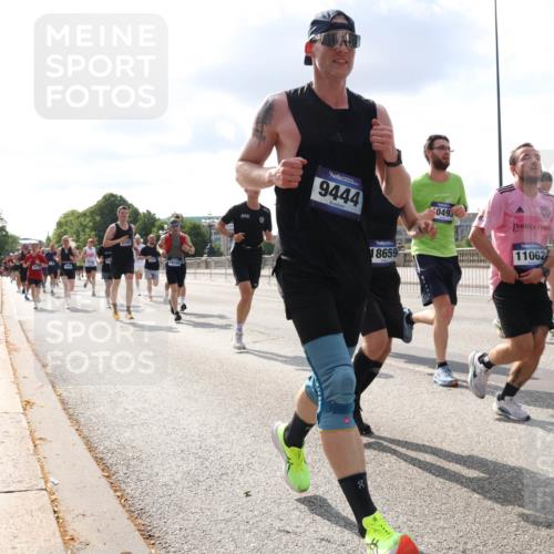 29.06.2025 - hella hamburg halbmarathon Lena Gebhardt http://msf.ph/oto/8424121 29.06.2025 09:52:18 Lombardsbrücke 16592, 9444, 18659, 0493, 11062, 1057, 1139, 1169, 1312, 1353, 1468, 1512, 1569, 1604, 1631, 1763, 3305, 3437, 3618, 3697, 3852, 4565, 4871, 4915, 5011, 5014, 5047, 5129, 5231, 5336, 5690, 5987, 6373, 6550, 6700, 6705, 6711, 6770, 7185, 7432, 7710, 8074, 8359, 8564, 8852, 9348, 9358, 9444, 9547, 9659, 10319, 10493, 10691, 10741, 10796, 10978, 11062, 11495, 11679, 11779, 11821, 12046, 12438, 12623, 12772, 13403, 13614, 13728, 14257 meine-sportfotos.de