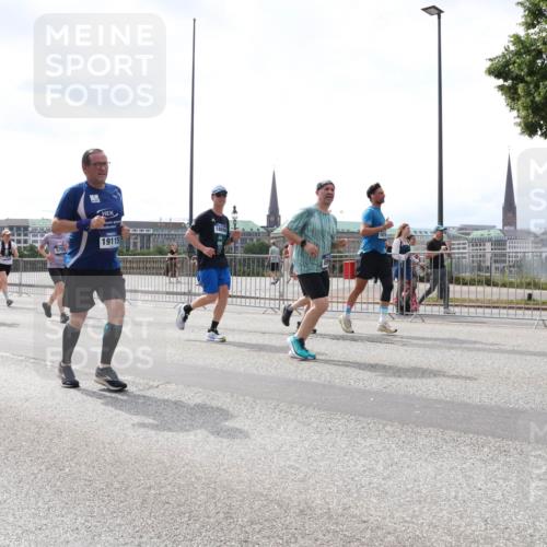 29.06.2025 - hella hamburg halbmarathon Lena Gebhardt http://msf.ph/oto/8424125 29.06.2025 10:43:13 Lombardsbrücke 10180, 5755, 1792, 19115, 1889, 5268, 1149, 1155, 1467, 1656, 1788, 1816, 1878, 1964, 2103, 2158, 2267, 2361, 2450, 2509, 2971, 3074, 3238, 3283, 3329, 3378, 3518, 3638, 3764, 4056, 4105, 4177, 4302, 4367, 4385, 4680, 5067, 5268, 5370, 5610, 5720, 5755, 5967, 6012, 6440, 7043, 7461, 7872, 7926, 8135, 8161, 8184, 8408, 8435, 8795, 8991, 9072, 9304, 9378, 9639, 9641, 9644, 9976, 10008, 10180, 11142, 11710, 12151, 13049 meine-sportfotos.de