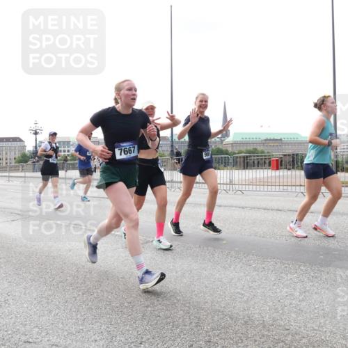 29.06.2025 - hella hamburg halbmarathon Lena Gebhardt http://msf.ph/oto/8424128 29.06.2025 10:28:24 Lombardsbrücke 13400, 7667, 965, 3445, 5369, 5604, 5718, 5847, 5903, 5939, 6102, 6418, 6632, 7497, 7667, 7980, 8215, 8327, 8560, 9567, 9642, 9653, 9654, 9716, 9855, 10434, 11692, 11739, 12780, 12842, 13045, 13296, 13400, 13568, 13678, 14017, 14155, 15123, 15608, 16125, 18256, 18293, 18604, 19180 meine-sportfotos.de