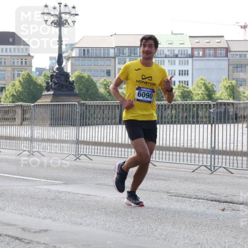 29.06.2025 - hella hamburg halbmarathon Lena Gebhardt http://msf.ph/oto/8424138 29.06.2025 09:43:16 Lombardsbrücke 6090, 1271, 2180, 4338, 5301, 5612, 6090, 7380, 9097, 9385, 9565, 9767, 10867, 11228, 11994, 12341, 12529, 12992, 13346, 13374, 14728, 14757, 15483, 15671, 18037, 18328, 18693, 18695, 18740, 18989, 19076 meine-sportfotos.de