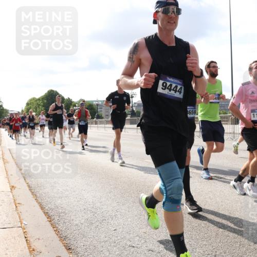 29.06.2025 - hella hamburg halbmarathon Lena Gebhardt http://msf.ph/oto/8424140 29.06.2025 09:52:18 Lombardsbrücke 9444, 659, 49, 11062, 1057, 1139, 1169, 1312, 1353, 1468, 1512, 1569, 1604, 1631, 1763, 3305, 3437, 3618, 3697, 3852, 4565, 4871, 4915, 5011, 5014, 5047, 5129, 5231, 5336, 5690, 5987, 6373, 6550, 6700, 6705, 6711, 6770, 7185, 7432, 7710, 8074, 8359, 8564, 8852, 9348, 9358, 9444, 9547, 9659, 10319, 10493, 10691, 10741, 10796, 10978, 11062, 11495, 11679, 11779, 11821, 12046, 12438, 12623, 12772, 13403, 13614, 13728, 14257 meine-sportfotos.de