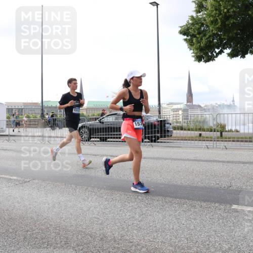 29.06.2025 - hella hamburg halbmarathon Lena Gebhardt http://msf.ph/oto/8424143 29.06.2025 10:06:16 Lombardsbrücke 13863, 15112, 157, 1229, 1245, 1448, 1766, 1830, 1842, 2540, 3062, 4169, 4542, 4666, 4868, 5431, 6014, 6314, 7138, 7741, 8051, 8316, 8894, 8909, 9361, 9477, 9560, 10214, 10297, 10781, 13042, 13054, 13481, 13863, 14369, 14987, 15113, 15145, 15229, 15462, 15537, 15766, 15772, 15858, 16441, 16687, 17239, 17746, 17885, 18042, 18575, 18577, 18768, 18857, 18910, 18913, 18966 meine-sportfotos.de