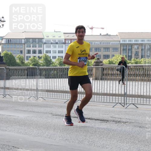 29.06.2025 - hella hamburg halbmarathon Lena Gebhardt http://msf.ph/oto/8424151 29.06.2025 09:43:16 Lombardsbrücke 6090, 1271, 2180, 4338, 5301, 5612, 6090, 7380, 9097, 9385, 9565, 9767, 10867, 11228, 11994, 12341, 12529, 12992, 13346, 13374, 14728, 14757, 15483, 15671, 18037, 18328, 18693, 18695, 18740, 18989, 19076 meine-sportfotos.de