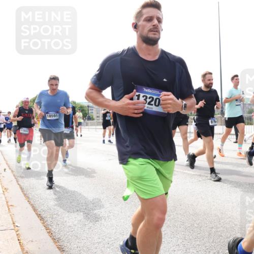 29.06.2025 - hella hamburg halbmarathon Lena Gebhardt http://msf.ph/oto/8424155 29.06.2025 10:19:06 Lombardsbrücke 11602, 18591, 105, 1320, 619, 1719, 1349, 1521, 1718, 1755, 2096, 2311, 2589, 2781, 2802, 2812, 2821, 3026, 3105, 3118, 3591, 3592, 3631, 4718, 4722, 4802, 4845, 5034, 5049, 5080, 5098, 5178, 5264, 5266, 5323, 5429, 5834, 5910, 6194, 6249, 6413, 6477, 6482, 6542, 6736, 7051, 7121, 7143, 7214, 7252, 8575, 8665, 8761, 8778, 8780, 9252, 9270, 9272, 9276, 9549, 9652, 9756, 9757, 10037, 10039, 10124, 10129, 10467, 10502, 10816 meine-sportfotos.de