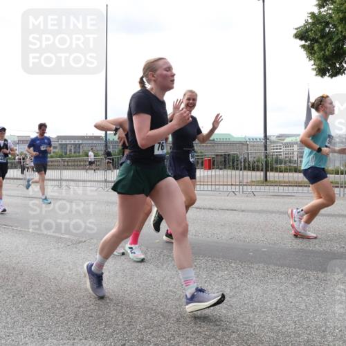 29.06.2025 - hella hamburg halbmarathon Lena Gebhardt http://msf.ph/oto/8424163 29.06.2025 10:28:25 Lombardsbrücke 1918, 76, 3445, 4700, 5369, 5604, 5718, 5847, 5903, 5939, 6102, 6418, 6632, 7497, 7667, 7980, 8215, 8327, 8560, 9642, 9653, 9654, 9716, 9855, 10434, 11692, 11739, 12780, 12842, 13045, 13296, 13400, 13568, 13678, 14017, 14155, 15123, 15608, 16125, 18256, 18293, 18604, 19180 meine-sportfotos.de