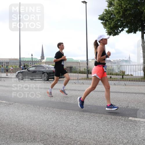 29.06.2025 - hella hamburg halbmarathon Lena Gebhardt http://msf.ph/oto/8424166 29.06.2025 10:06:17 Lombardsbrücke 13863, 1229, 1245, 1448, 1766, 1830, 1842, 2540, 3062, 4169, 4542, 4666, 4868, 5431, 6014, 6314, 7138, 7741, 8051, 8316, 8909, 9361, 9560, 10214, 10297, 10781, 13042, 13054, 13481, 13863, 14369, 14987, 15113, 15145, 15229, 15462, 15537, 15766, 15772, 15858, 16441, 16687, 17239, 17746, 17885, 18042, 18575, 18577, 18768, 18857, 18910, 18913, 18966 meine-sportfotos.de