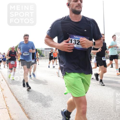 29.06.2025 - hella hamburg halbmarathon Lena Gebhardt http://msf.ph/oto/8424168 29.06.2025 10:19:06 Lombardsbrücke 18591, 11602, 3105, 132, 117, 1349, 1521, 1718, 1755, 2096, 2311, 2589, 2781, 2802, 2812, 2821, 3026, 3105, 3118, 3591, 3592, 3631, 4718, 4722, 4802, 4845, 5034, 5049, 5080, 5098, 5178, 5264, 5266, 5323, 5429, 5834, 5910, 6194, 6249, 6413, 6477, 6482, 6542, 6736, 7051, 7121, 7143, 7214, 7252, 8575, 8665, 8761, 8778, 8780, 9252, 9270, 9272, 9276, 9549, 9652, 9756, 9757, 10037, 10039, 10124, 10129, 10467, 10502, 10816 meine-sportfotos.de