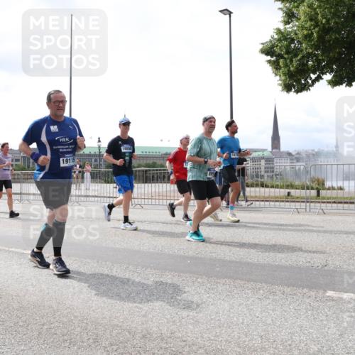 29.06.2025 - hella hamburg halbmarathon Lena Gebhardt http://msf.ph/oto/8424172 29.06.2025 10:43:13 Lombardsbrücke 19115, 18898, 5268, 1149, 1155, 1467, 1656, 1788, 1816, 1878, 1964, 2103, 2158, 2267, 2361, 2450, 2509, 2971, 3074, 3238, 3283, 3329, 3378, 3518, 3638, 3764, 4056, 4105, 4177, 4302, 4367, 4385, 4680, 5067, 5268, 5370, 5610, 5720, 5755, 5967, 6012, 6440, 7043, 7461, 7872, 7926, 8135, 8161, 8184, 8408, 8435, 8795, 8991, 9072, 9304, 9378, 9639, 9641, 9644, 9976, 10008, 10180, 11142, 11710, 12151, 13049 meine-sportfotos.de
