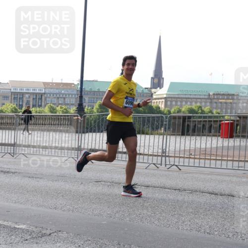 29.06.2025 - hella hamburg halbmarathon Lena Gebhardt http://msf.ph/oto/8424180 29.06.2025 09:43:17 Lombardsbrücke 6090, 1271, 2180, 4338, 5301, 6090, 7380, 9097, 9385, 9565, 9767, 10867, 11228, 11994, 12341, 12529, 12992, 13346, 13374, 14728, 14757, 15483, 15671, 18037, 18328, 18693, 18695, 18740, 18989, 19076 meine-sportfotos.de