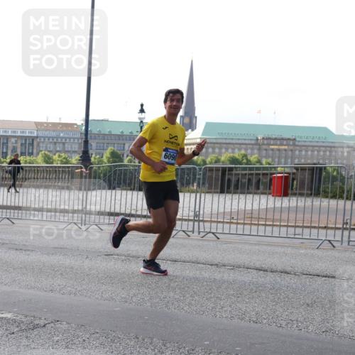 29.06.2025 - hella hamburg halbmarathon Lena Gebhardt http://msf.ph/oto/8424190 29.06.2025 09:43:17 Lombardsbrücke 6090, 1271, 2180, 4338, 5301, 6090, 7380, 9097, 9385, 9565, 9767, 10867, 11228, 11994, 12341, 12529, 12992, 13346, 13374, 14728, 14757, 15483, 15671, 18037, 18328, 18693, 18695, 18740, 18989, 19076 meine-sportfotos.de