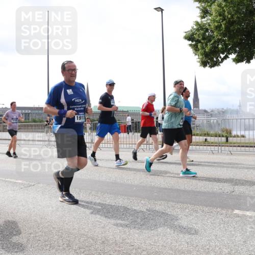 29.06.2025 - hella hamburg halbmarathon Lena Gebhardt http://msf.ph/oto/8424196 29.06.2025 10:43:14 Lombardsbrücke 10180, 5755, 19115, 1149, 1155, 1467, 1656, 1788, 1816, 1878, 1964, 2103, 2158, 2267, 2361, 2450, 2509, 2971, 3074, 3238, 3283, 3329, 3378, 3518, 3638, 3764, 4056, 4105, 4177, 4302, 4367, 4385, 4680, 5067, 5268, 5370, 5610, 5720, 5755, 5967, 6012, 6440, 6931, 7043, 7461, 7872, 7926, 8135, 8161, 8184, 8233, 8408, 8435, 8795, 8991, 9072, 9304, 9378, 9639, 9641, 9644, 9976, 10008, 10083, 10180, 11142, 11710, 12151, 13049 meine-sportfotos.de