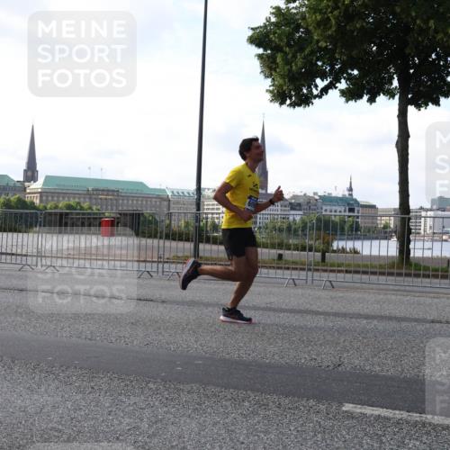 29.06.2025 - hella hamburg halbmarathon Lena Gebhardt http://msf.ph/oto/8424208 29.06.2025 09:43:18 Lombardsbrücke 1271, 2180, 4338, 5301, 6090, 7380, 9097, 9385, 9565, 9767, 10867, 11994, 12341, 12529, 12992, 13346, 13374, 14728, 14757, 15483, 15671, 18037, 18328, 18693, 18695, 18740, 18989, 19076 meine-sportfotos.de