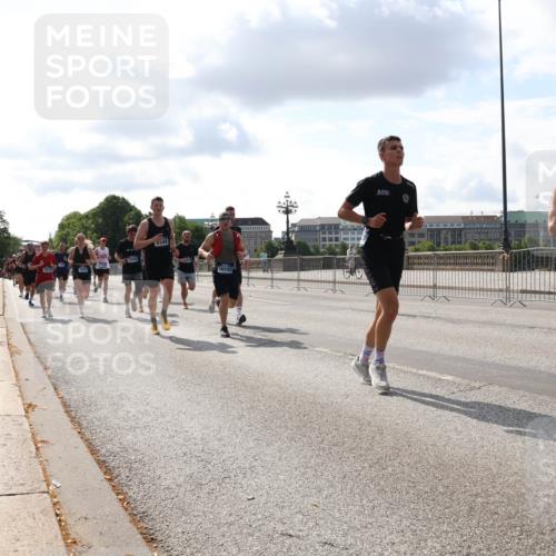 29.06.2025 - hella hamburg halbmarathon Lena Gebhardt http://msf.ph/oto/8424212 29.06.2025 09:52:18 Lombardsbrücke 1057, 1139, 1169, 1312, 1353, 1468, 1512, 1569, 1604, 1631, 1763, 3305, 3437, 3618, 3697, 3852, 4565, 4871, 4915, 5011, 5014, 5047, 5129, 5231, 5336, 5690, 5987, 6373, 6550, 6700, 6705, 6711, 6770, 7185, 7432, 7710, 8074, 8359, 8564, 8852, 9348, 9358, 9444, 9547, 9659, 10319, 10493, 10691, 10741, 10796, 10978, 11062, 11495, 11679, 11779, 11821, 12046, 12438, 12623, 12772, 13403, 13614, 13728, 14257 meine-sportfotos.de