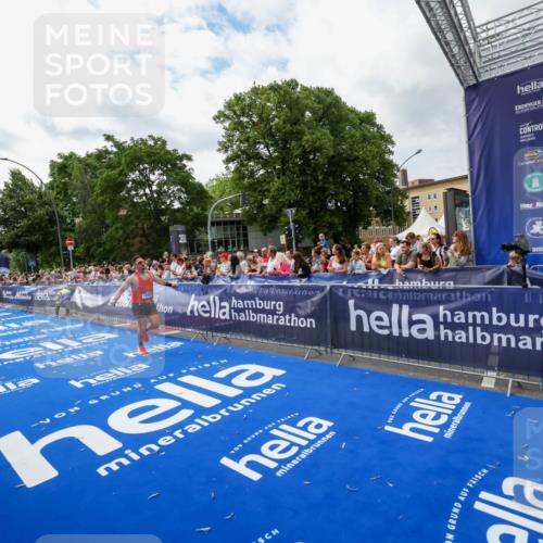 29.06.2025 - hella hamburg halbmarathon Zöllner http://msf.ph/oto/8424213 29.06.2025 10:33:39 Ziel 1053, 1396, 2836, 8312, 12595, 14975, 17191, 18854 meine-sportfotos.de