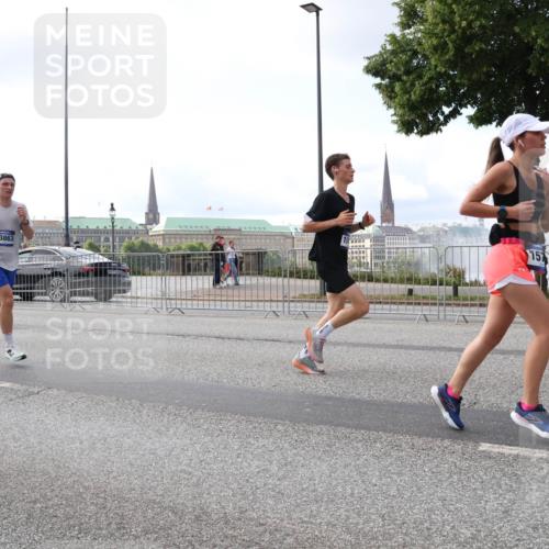 29.06.2025 - hella hamburg halbmarathon Lena Gebhardt http://msf.ph/oto/8424214 29.06.2025 10:06:17 Lombardsbrücke 13863, 157, 1229, 1245, 1448, 1766, 1830, 1842, 2540, 3062, 4169, 4542, 4666, 4868, 5431, 6014, 6314, 7138, 7741, 8051, 8316, 8909, 9361, 9560, 10214, 10297, 10781, 13042, 13054, 13481, 13863, 14369, 14987, 15113, 15145, 15229, 15462, 15537, 15766, 15772, 15858, 16441, 16687, 17239, 17746, 17885, 18042, 18575, 18577, 18768, 18857, 18910, 18913, 18966 meine-sportfotos.de