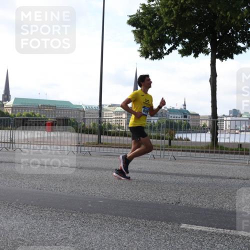 29.06.2025 - hella hamburg halbmarathon Lena Gebhardt http://msf.ph/oto/8424217 29.06.2025 09:43:18 Lombardsbrücke 000000, 99999, 609, 1271, 2180, 4338, 5301, 6090, 7380, 9097, 9385, 9565, 9767, 10867, 11994, 12341, 12529, 12992, 13346, 13374, 14728, 14757, 15483, 15671, 18037, 18328, 18693, 18695, 18740, 18989, 19076 meine-sportfotos.de