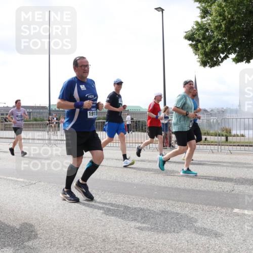 29.06.2025 - hella hamburg halbmarathon Lena Gebhardt http://msf.ph/oto/8424219 29.06.2025 10:43:14 Lombardsbrücke 10180, 5755, 19115, 1149, 1155, 1467, 1656, 1788, 1816, 1878, 1964, 2103, 2158, 2267, 2361, 2450, 2509, 2971, 3074, 3238, 3283, 3329, 3378, 3518, 3638, 3764, 4056, 4105, 4177, 4302, 4367, 4385, 4680, 5067, 5268, 5370, 5610, 5720, 5755, 5967, 6012, 6440, 6931, 7043, 7461, 7872, 7926, 8135, 8161, 8184, 8233, 8408, 8435, 8795, 8991, 9072, 9304, 9378, 9639, 9641, 9644, 9976, 10008, 10083, 10180, 11142, 11710, 12151, 13049 meine-sportfotos.de