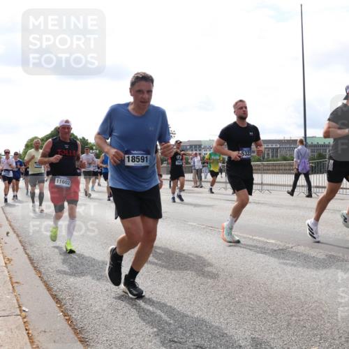 29.06.2025 - hella hamburg halbmarathon Lena Gebhardt http://msf.ph/oto/8424222 29.06.2025 10:19:07 Lombardsbrücke 1435, 5323, 18591, 2802, 11602, 1349, 1521, 1718, 1755, 2096, 2311, 2589, 2781, 2802, 2812, 2821, 2895, 3026, 3105, 3118, 3591, 3592, 3631, 4718, 4722, 4802, 4845, 5034, 5049, 5080, 5098, 5178, 5264, 5266, 5323, 5429, 5834, 5910, 6194, 6249, 6413, 6477, 6482, 6542, 6736, 7051, 7121, 7143, 7214, 7252, 8575, 8665, 8761, 8778, 8780, 9252, 9270, 9272, 9276, 9549, 9652, 9756, 9757, 10037, 10039, 10124, 10129, 10467, 10816 meine-sportfotos.de