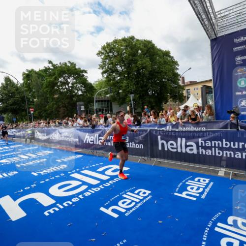 29.06.2025 - hella hamburg halbmarathon Zöllner http://msf.ph/oto/8424231 29.06.2025 10:33:40 Ziel 1053, 1396, 2836, 8312, 12595, 14975, 17191, 18854 meine-sportfotos.de