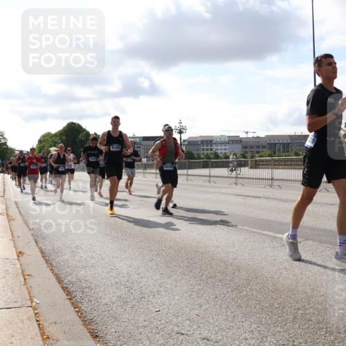 29.06.2025 - hella hamburg halbmarathon Lena Gebhardt http://msf.ph/oto/8424245 29.06.2025 09:52:19 Lombardsbrücke 18560, 9348, 1679, 16592, 28, 55, 1057, 1139, 1169, 1220, 1312, 1353, 1468, 1512, 1569, 1604, 1631, 1763, 3305, 3437, 3618, 3697, 3852, 4565, 4871, 4915, 5011, 5014, 5047, 5129, 5231, 5336, 5690, 5987, 6373, 6550, 6700, 6705, 6711, 6770, 7185, 7432, 7710, 7961, 8074, 8359, 8564, 8852, 9348, 9358, 9444, 9547, 9659, 10493, 10691, 10741, 10796, 10978, 11062, 11495, 11679, 11779, 11821, 12046, 12438, 12772, 13403, 13614, 13728, 14257 meine-sportfotos.de
