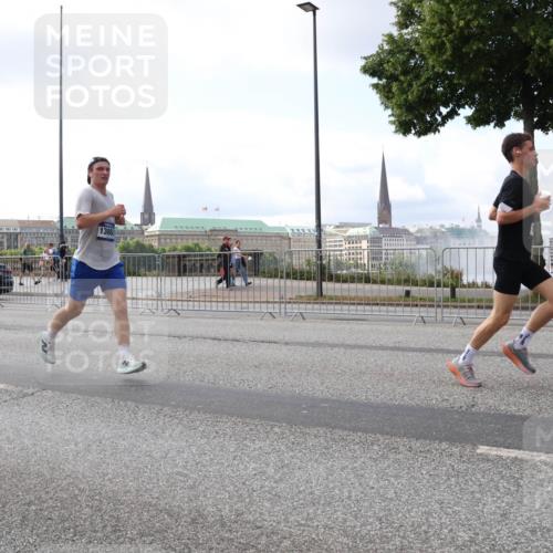 29.06.2025 - hella hamburg halbmarathon Lena Gebhardt http://msf.ph/oto/8424254 29.06.2025 10:06:17 Lombardsbrücke 98, 1229, 1245, 1448, 1766, 1830, 1842, 2540, 3062, 4169, 4542, 4666, 4868, 5431, 6014, 6314, 7138, 7741, 8051, 8316, 8909, 9361, 9560, 10214, 10297, 10781, 13042, 13054, 13481, 13863, 14369, 14987, 15113, 15145, 15229, 15462, 15537, 15766, 15772, 15858, 16441, 16687, 17239, 17746, 17885, 18042, 18575, 18577, 18768, 18857, 18910, 18913, 18966 meine-sportfotos.de