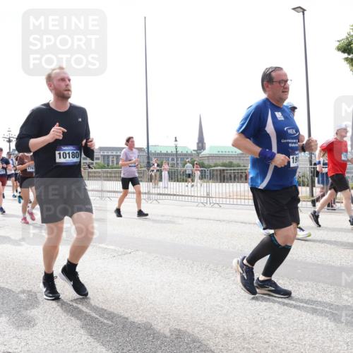 29.06.2025 - hella hamburg halbmarathon Lena Gebhardt http://msf.ph/oto/8424258 29.06.2025 10:43:14 Lombardsbrücke 15246, 2267, 2971, 10180, 1792, 1149, 1155, 1467, 1656, 1788, 1816, 1878, 1964, 2103, 2158, 2267, 2361, 2450, 2509, 2971, 3074, 3238, 3283, 3329, 3378, 3518, 3638, 3764, 4056, 4105, 4177, 4302, 4367, 4385, 4680, 5067, 5268, 5370, 5610, 5720, 5755, 5967, 6012, 6440, 6931, 7043, 7461, 7872, 7926, 8135, 8161, 8184, 8233, 8408, 8435, 8795, 8991, 9072, 9304, 9378, 9639, 9641, 9644, 9976, 10008, 10083, 10180, 11142, 11710, 12151, 13049 meine-sportfotos.de