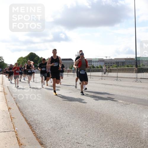 29.06.2025 - hella hamburg halbmarathon Lena Gebhardt http://msf.ph/oto/8424262 29.06.2025 09:52:19 Lombardsbrücke 4915, 9348, 16592, 128, 1057, 1139, 1169, 1220, 1312, 1353, 1468, 1512, 1569, 1604, 1631, 1763, 3305, 3437, 3618, 3697, 3852, 4565, 4871, 4915, 5011, 5014, 5047, 5129, 5231, 5336, 5690, 5987, 6373, 6550, 6700, 6705, 6711, 6770, 7185, 7432, 7710, 7961, 8074, 8359, 8564, 8852, 9348, 9358, 9444, 9547, 9659, 10493, 10691, 10741, 10796, 10978, 11062, 11495, 11679, 11779, 11821, 12046, 12438, 12772, 13403, 13614, 13728, 14257 meine-sportfotos.de