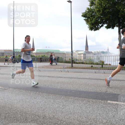 29.06.2025 - hella hamburg halbmarathon Lena Gebhardt http://msf.ph/oto/8424273 29.06.2025 10:06:17 Lombardsbrücke 1229, 1245, 1448, 1766, 1830, 1842, 2540, 3062, 4169, 4542, 4666, 4868, 5431, 6014, 6314, 7138, 7741, 8051, 8316, 8909, 9361, 9560, 10214, 10297, 10781, 13042, 13054, 13481, 13863, 14369, 14987, 15113, 15145, 15229, 15462, 15537, 15766, 15772, 15858, 16441, 16687, 17239, 17746, 17885, 18042, 18575, 18577, 18768, 18857, 18910, 18913, 18966 meine-sportfotos.de