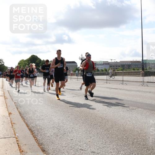 29.06.2025 - hella hamburg halbmarathon Lena Gebhardt http://msf.ph/oto/8424276 29.06.2025 09:52:19 Lombardsbrücke 8560, 9348, 16592, 1057, 1139, 1169, 1220, 1312, 1353, 1468, 1512, 1569, 1604, 1631, 1763, 3305, 3437, 3618, 3697, 3852, 4565, 4871, 4915, 5011, 5014, 5047, 5129, 5231, 5336, 5690, 5987, 6373, 6550, 6700, 6705, 6711, 6770, 7185, 7432, 7710, 7961, 8074, 8359, 8564, 8852, 9348, 9358, 9444, 9547, 9659, 10493, 10691, 10741, 10796, 10978, 11062, 11495, 11679, 11779, 11821, 12046, 12438, 12772, 13403, 13614, 13728, 14257 meine-sportfotos.de