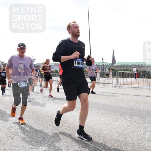29.06.2025 - hella hamburg halbmarathon Lena Gebhardt http://msf.ph/oto/8424279 29.06.2025 10:43:14 Lombardsbrücke 13786, 3518, 5967, 15246, 2267, 10180, 1149, 1155, 1467, 1656, 1788, 1816, 1878, 1964, 2103, 2158, 2267, 2361, 2450, 2509, 2971, 3074, 3238, 3283, 3329, 3378, 3518, 3638, 3764, 4056, 4105, 4177, 4302, 4367, 4385, 4680, 5067, 5268, 5370, 5610, 5720, 5755, 5967, 6012, 6440, 6931, 7043, 7461, 7872, 7926, 8135, 8161, 8184, 8233, 8408, 8435, 8795, 8991, 9072, 9304, 9378, 9639, 9641, 9644, 9976, 10008, 10083, 10180, 11142, 11710, 12151, 13049 meine-sportfotos.de
