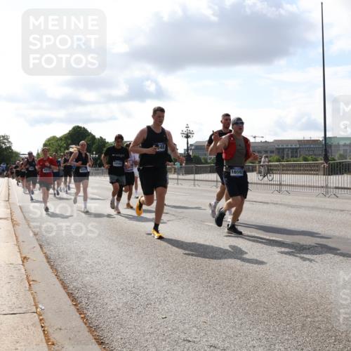 29.06.2025 - hella hamburg halbmarathon Lena Gebhardt http://msf.ph/oto/8424291 29.06.2025 09:52:19 Lombardsbrücke 1057, 1139, 1169, 1220, 1312, 1353, 1468, 1512, 1569, 1604, 1631, 1763, 3305, 3437, 3618, 3697, 3852, 4565, 4871, 4915, 5011, 5014, 5047, 5129, 5231, 5336, 5690, 5987, 6373, 6550, 6700, 6705, 6711, 6770, 7185, 7432, 7710, 7961, 8074, 8359, 8564, 8852, 9348, 9358, 9444, 9547, 9659, 10493, 10691, 10741, 10796, 10978, 11062, 11495, 11679, 11779, 11821, 12046, 12438, 12772, 13403, 13614, 13728, 14257 meine-sportfotos.de