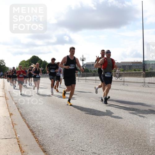 29.06.2025 - hella hamburg halbmarathon Lena Gebhardt http://msf.ph/oto/8424303 29.06.2025 09:52:20 Lombardsbrücke 1057, 1139, 1169, 1220, 1312, 1353, 1468, 1512, 1569, 1604, 1631, 1763, 3305, 3618, 3697, 3852, 4565, 4871, 4915, 5011, 5014, 5047, 5129, 5231, 5336, 5690, 5987, 6373, 6550, 6700, 6705, 6711, 6770, 7067, 7185, 7432, 7710, 7865, 7961, 8074, 8359, 8564, 8852, 9348, 9358, 9444, 9547, 9659, 10493, 10691, 10741, 10796, 10978, 11062, 11495, 11679, 11779, 11821, 12046, 12438, 12772, 13403, 13614, 13728, 14257 meine-sportfotos.de
