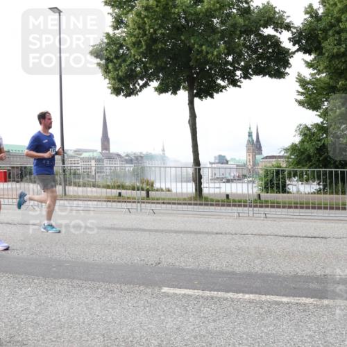 29.06.2025 - hella hamburg halbmarathon Lena Gebhardt http://msf.ph/oto/8424308 29.06.2025 10:28:26 Lombardsbrücke 3445, 3445, 4700, 5369, 5604, 5718, 5847, 5903, 5939, 6102, 6418, 6632, 7497, 7667, 7980, 8215, 8327, 8560, 9642, 9653, 9654, 9716, 9855, 10434, 11692, 11739, 12780, 12842, 13045, 13296, 13400, 13568, 13678, 14017, 14155, 15123, 15256, 15608, 16125, 16643, 18256, 18293, 18604, 19180 meine-sportfotos.de