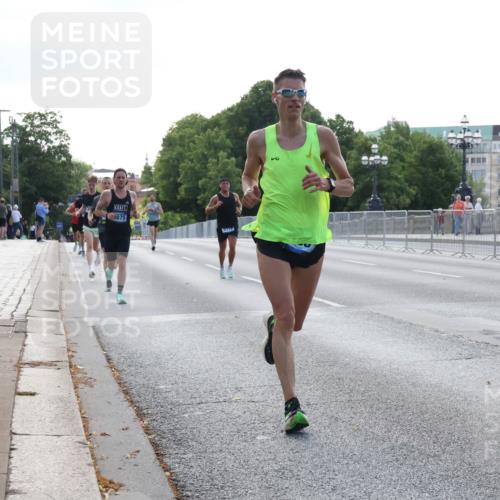 29.06.2025 - hella hamburg halbmarathon Lena Gebhardt http://msf.ph/oto/8424317 29.06.2025 09:43:29 Lombardsbrücke 2075, 23, 1271, 2075, 2180, 2203, 4338, 5301, 6090, 7380, 8318, 9097, 9385, 9565, 9767, 10351, 10867, 11994, 12341, 13374, 13941, 14728, 14757, 15023, 15136, 15483, 15671, 17893, 18037, 18328, 18693, 18695, 18763, 18989 meine-sportfotos.de