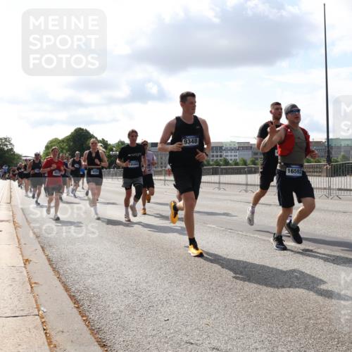 29.06.2025 - hella hamburg halbmarathon Lena Gebhardt http://msf.ph/oto/8424318 29.06.2025 09:52:20 Lombardsbrücke 4919, 16591, 18560, 33, 9348, 16592, 1057, 1139, 1169, 1220, 1312, 1353, 1468, 1512, 1569, 1604, 1631, 1763, 3305, 3618, 3697, 3852, 4565, 4871, 4915, 5011, 5014, 5047, 5129, 5231, 5336, 5690, 5987, 6373, 6550, 6700, 6705, 6711, 6770, 7067, 7185, 7432, 7710, 7865, 7961, 8074, 8359, 8564, 8852, 9348, 9358, 9444, 9547, 9659, 10493, 10691, 10741, 10796, 10978, 11062, 11495, 11679, 11779, 11821, 12046, 12438, 12772, 13403, 13614, 13728, 14257 meine-sportfotos.de