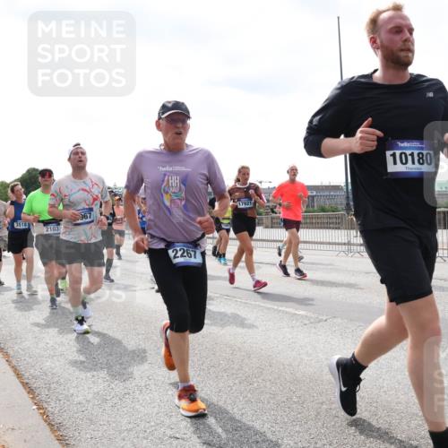 29.06.2025 - hella hamburg halbmarathon Lena Gebhardt http://msf.ph/oto/8424319 29.06.2025 10:43:15 Lombardsbrücke 3518, 2103, 967, 17921, 2267, 10180, 1149, 1155, 1467, 1788, 1816, 1878, 1964, 2103, 2158, 2267, 2361, 2450, 2509, 2971, 3074, 3238, 3283, 3329, 3378, 3518, 3638, 3764, 4056, 4105, 4177, 4302, 4367, 4385, 4680, 5067, 5268, 5370, 5610, 5720, 5755, 5967, 6012, 6096, 6440, 6931, 7043, 7461, 7872, 7926, 8135, 8161, 8184, 8233, 8408, 8435, 8795, 8991, 9072, 9304, 9378, 9639, 9641, 9644, 9976, 10008, 10083, 10180, 10200, 10202, 11142, 11710, 12151, 13049 meine-sportfotos.de
