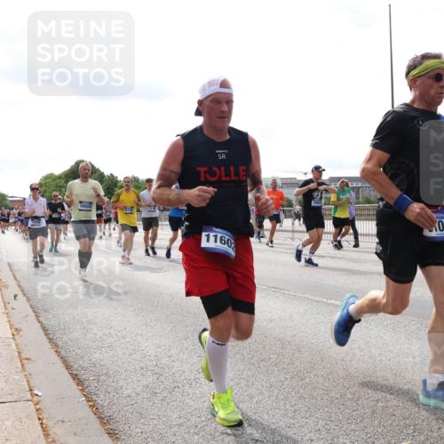 29.06.2025 - hella hamburg halbmarathon Lena Gebhardt http://msf.ph/oto/8424322 29.06.2025 10:19:08 Lombardsbrücke 1711, 15594, 16925, 6736, 1160, 2802, 05, 1332, 1349, 1521, 1718, 1755, 2096, 2311, 2589, 2781, 2795, 2802, 2812, 2821, 2895, 3026, 3105, 3118, 3591, 3592, 3631, 4718, 4722, 4845, 5034, 5049, 5080, 5098, 5178, 5264, 5266, 5323, 5429, 5834, 5910, 6194, 6249, 6413, 6477, 6482, 6542, 6736, 7051, 7121, 7143, 7214, 7252, 8575, 8665, 8761, 8778, 8780, 9252, 9270, 9272, 9276, 9549, 9652, 9756, 9757, 10037, 10039, 10124, 10129, 10467, 10816 meine-sportfotos.de
