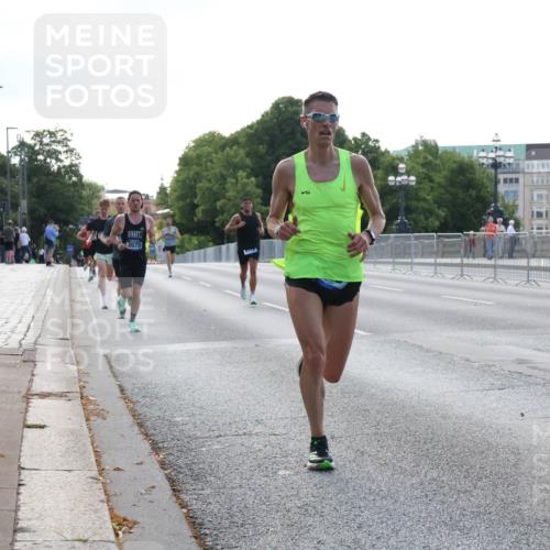 29.06.2025 - hella hamburg halbmarathon Lena Gebhardt http://msf.ph/oto/8424332 29.06.2025 09:43:29 Lombardsbrücke 2075, 1271, 2075, 2180, 2203, 4338, 5301, 6090, 7380, 8318, 9097, 9385, 9565, 9767, 10351, 10867, 11994, 12341, 13374, 13941, 14728, 14757, 15023, 15136, 15483, 15671, 17893, 18037, 18328, 18693, 18695, 18763, 18989 meine-sportfotos.de