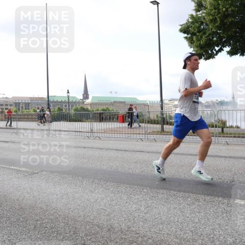 29.06.2025 - hella hamburg halbmarathon Lena Gebhardt http://msf.ph/oto/8424336 29.06.2025 10:06:18 Lombardsbrücke 10781, 138, 1229, 1245, 1448, 1766, 1830, 1842, 3062, 4169, 4542, 4666, 4868, 5431, 6014, 6314, 6664, 7138, 7741, 8051, 8316, 9361, 9560, 10214, 10297, 10736, 10781, 13042, 13054, 13481, 13863, 14369, 14987, 15113, 15145, 15229, 15462, 15537, 15766, 15772, 15858, 16441, 16687, 17059, 17239, 17746, 17885, 18042, 18575, 18577, 18768, 18857, 18910, 18913, 18966 meine-sportfotos.de