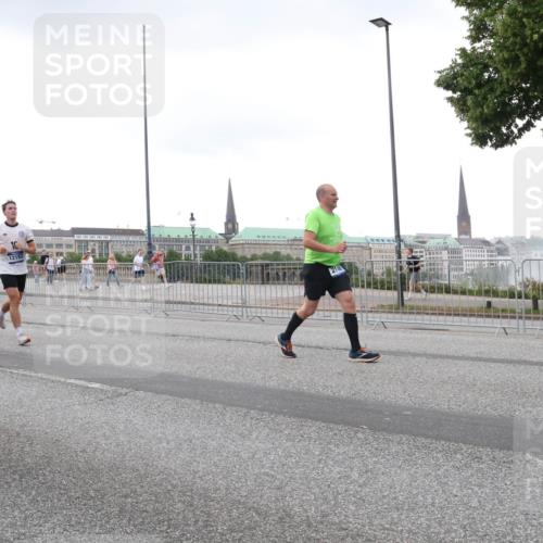 29.06.2025 - hella hamburg halbmarathon Lena Gebhardt http://msf.ph/oto/8424343 29.06.2025 10:53:18 Lombardsbrücke 7483, 10, 12193, 1340, 1709, 1900, 1906, 1984, 2065, 2146, 2291, 2409, 2429, 2701, 2988, 3226, 3787, 4195, 4595, 4626, 4729, 5428, 5562, 5815, 6041, 6044, 6135, 6306, 6521, 7068, 7483, 7537, 7611, 7681, 7737, 7876, 8189, 8212, 8414, 8515, 8906, 9077, 9456, 9545, 9685, 9764, 9785, 10043, 10055, 10175, 10417, 10490, 10568, 10661, 10981, 11520, 11524, 11919, 12127, 12128, 12193, 12219, 12700, 13489, 13916, 13917, 14038, 14765, 14807, 14977, 14979, 16137 meine-sportfotos.de