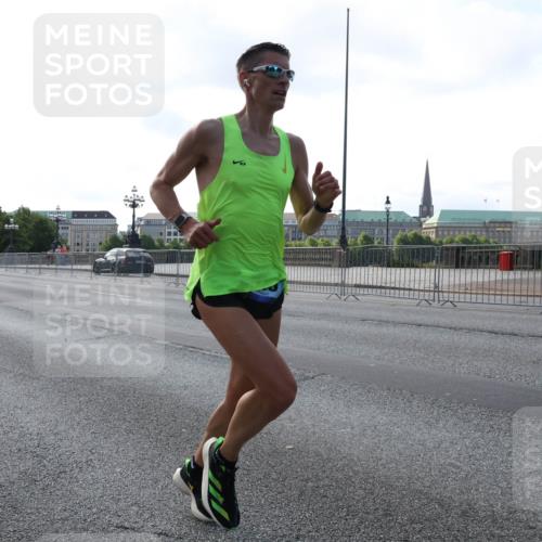 29.06.2025 - hella hamburg halbmarathon Lena Gebhardt http://msf.ph/oto/8424350 29.06.2025 09:43:30 Lombardsbrücke 2075, 1271, 2075, 2180, 2203, 4338, 5301, 6090, 7380, 8318, 9097, 9385, 9565, 9767, 9804, 10351, 10867, 11994, 12341, 13374, 13941, 14728, 14757, 15023, 15136, 15483, 15671, 17893, 18037, 18328, 18693, 18695, 18763, 18989 meine-sportfotos.de