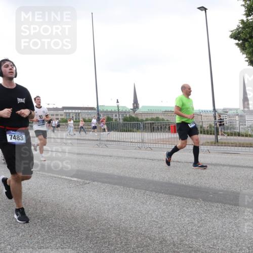 29.06.2025 - hella hamburg halbmarathon Lena Gebhardt http://msf.ph/oto/8424363 29.06.2025 10:53:18 Lombardsbrücke 13910, 7483, 10, 12193, 2146, 1340, 1709, 1900, 1906, 1984, 2065, 2146, 2291, 2409, 2429, 2701, 2988, 3226, 3787, 4195, 4595, 4626, 4729, 5428, 5562, 5815, 6041, 6044, 6135, 6306, 6521, 7068, 7483, 7537, 7611, 7681, 7737, 7876, 8189, 8212, 8414, 8515, 8906, 9077, 9456, 9545, 9685, 9764, 9785, 10043, 10055, 10175, 10417, 10490, 10568, 10661, 10981, 11520, 11524, 11919, 12127, 12128, 12193, 12219, 12700, 13489, 13916, 13917, 14038, 14765, 14807, 14977, 14979, 16137 meine-sportfotos.de