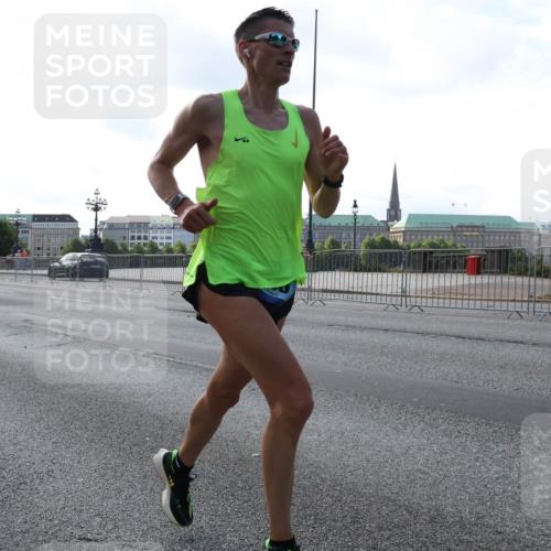 29.06.2025 - hella hamburg halbmarathon Lena Gebhardt http://msf.ph/oto/8424366 29.06.2025 09:43:30 Lombardsbrücke 66666, 1271, 2075, 2180, 2203, 4338, 5301, 6090, 7380, 8318, 9097, 9385, 9565, 9767, 9804, 10351, 10867, 11994, 12341, 13374, 13941, 14728, 14757, 15023, 15136, 15483, 15671, 17893, 18037, 18328, 18693, 18695, 18763, 18989 meine-sportfotos.de