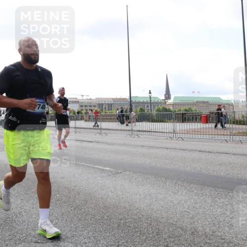 29.06.2025 - hella hamburg halbmarathon Lena Gebhardt http://msf.ph/oto/8424377 29.06.2025 10:06:18 Lombardsbrücke 17239, 746, 1229, 1245, 1448, 1766, 1830, 1842, 3062, 4169, 4542, 4666, 4868, 5431, 6014, 6314, 6664, 7138, 7741, 8051, 8316, 9361, 9560, 10214, 10297, 10736, 10781, 13042, 13054, 13481, 13863, 14369, 14987, 15113, 15145, 15229, 15462, 15537, 15766, 15772, 15858, 16441, 16687, 17059, 17239, 17746, 17885, 18042, 18575, 18577, 18768, 18857, 18910, 18913, 18966 meine-sportfotos.de