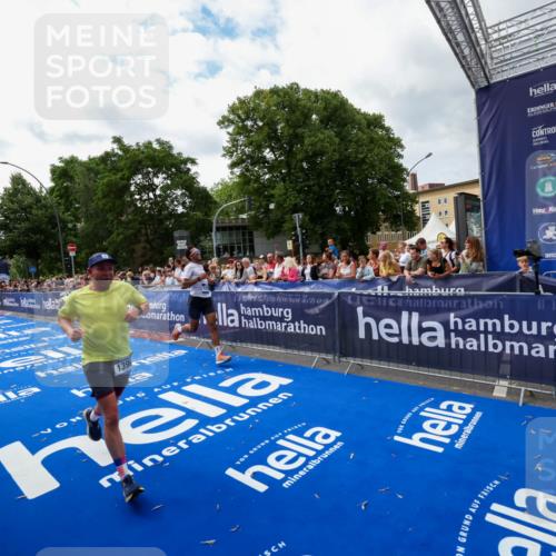 29.06.2025 - hella hamburg halbmarathon Zöllner http://msf.ph/oto/8424378 29.06.2025 10:33:46 Ziel 1396, 2228, 2746, 2836, 4246, 5193, 12595, 14975, 16755, 17191 meine-sportfotos.de