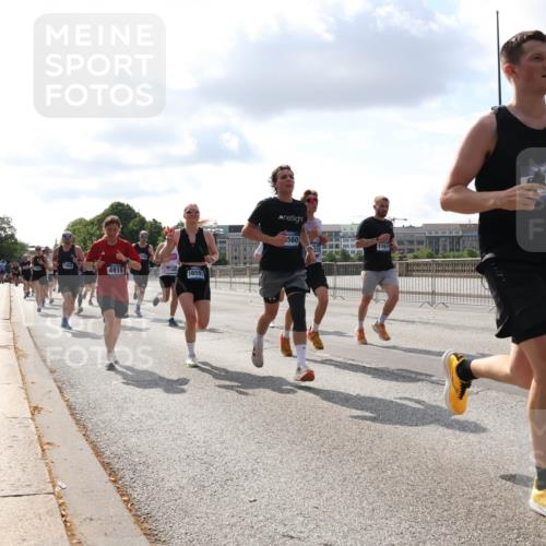 29.06.2025 - hella hamburg halbmarathon Lena Gebhardt http://msf.ph/oto/8424379 29.06.2025 09:52:21 Lombardsbrücke 4915, 11495, 16591, 48, 560, 1057, 1139, 1169, 1220, 1312, 1353, 1468, 1512, 1569, 1604, 1631, 1763, 3305, 3618, 3697, 3852, 4565, 4871, 4915, 5011, 5014, 5047, 5129, 5231, 5336, 5690, 5987, 6373, 6550, 6700, 6705, 6711, 6770, 7067, 7185, 7432, 7710, 7865, 7961, 8074, 8359, 8564, 8852, 9348, 9358, 9444, 9547, 9659, 10493, 10691, 10741, 10796, 10978, 11062, 11495, 11679, 11779, 11821, 12046, 12438, 12772, 13403, 13614, 13728, 14257 meine-sportfotos.de